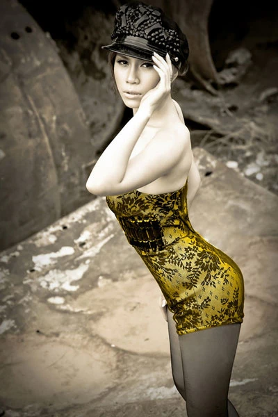 Uyên Trang trở lại nóng bỏng ảnh 2