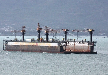 Buộc tàu nằm ì rời khỏi biển Cam Ranh ảnh 1 Buộc tàu nằm ì rời khỏi biển Cam Ranh ảnh 1