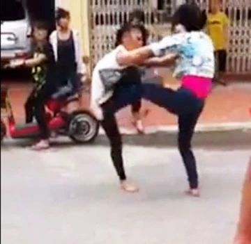 Thêm clip nữ sinh Hải Phòng đánh nhau, dân mạng thở dài ngao ngán ảnh 1