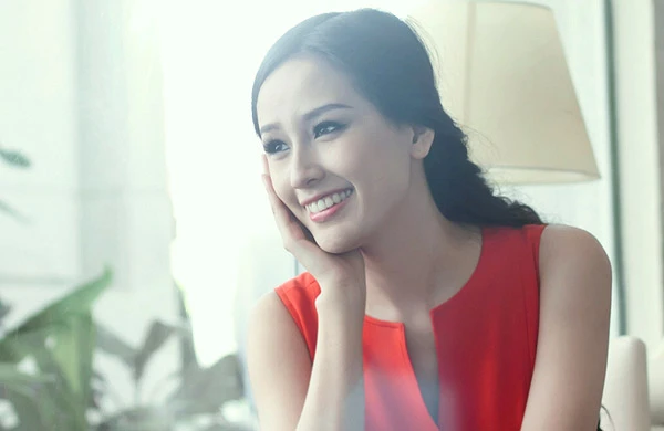 5 phút tạo dáng của Mai Phương Thúy ảnh 2