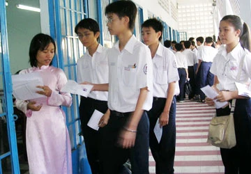 Điểm chuẩn lớp 10 giảm mạnh ảnh 1