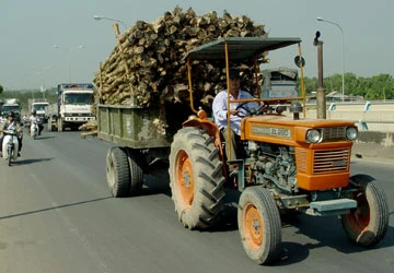 Lái xe công nông gây tai nạn, tội gì? ảnh 1