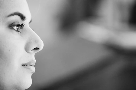 Phá vỡ quan niệm rằng nhân vật phải ở giữa hoặc ở vị trí 1/3 của bức ảnh.