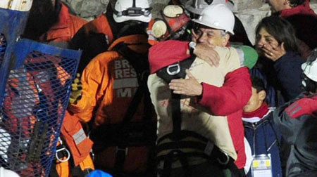 Tường thuật trực tuyến giải cứu 33 thợ mỏ Chile ảnh 2 Tường thuật trực tuyến giải cứu 33 thợ mỏ Chile ảnh 2