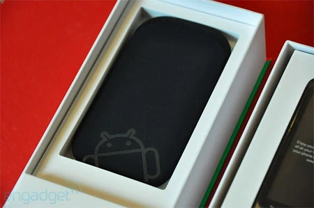 Đập hộp điện thoại Google Nexus One ảnh 3 Đập hộp điện thoại Google Nexus One ảnh 3