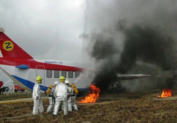 Diễn tập cứu máy bay phát cháy ảnh 1