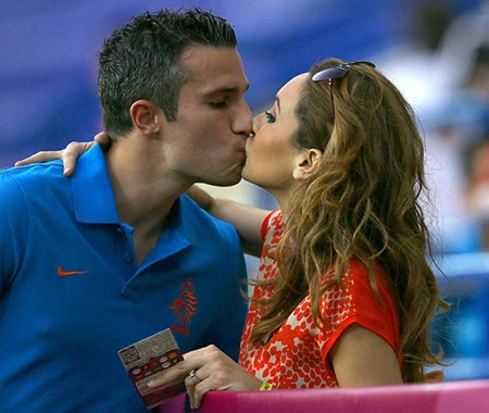 Đòi sang M.U, Van Persie bất tuân lệnh vợ ảnh 5