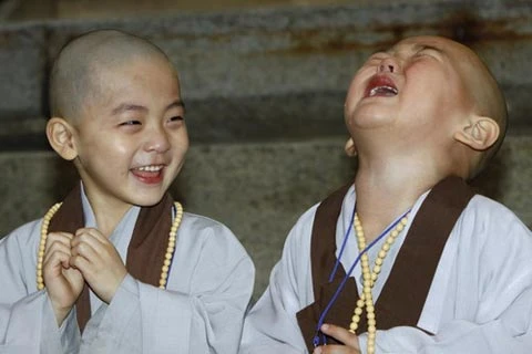 Trẻ em xuống tóc mừng Phật Đản ảnh 4 Trẻ em xuống tóc mừng Phật Đản ảnh 4