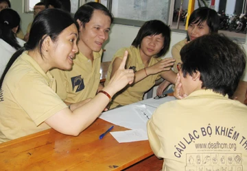 Dương Phương Hạnh:Giúp người đồng cảnh khiếm thính ảnh 1