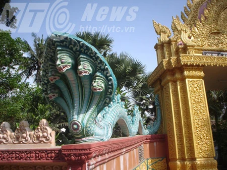 Bí ẩn ít biết về rắn thần 9 đầu khổng lồ ở chùa Khmer ảnh 3