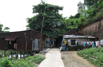 Khu ổ chuột giữa lòng thành phố ảnh 1