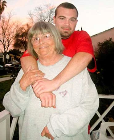 Chuyện khó tin: Bà có con với cháu ảnh 1