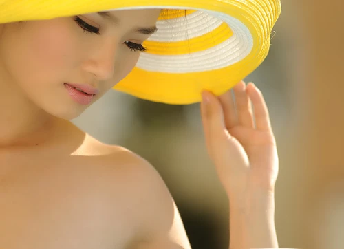 Cao Thùy Dương khoe dáng gợi cảm ảnh 2