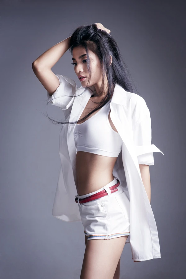 Vũ điệu gợi cảm của Trương Thị May ảnh 1