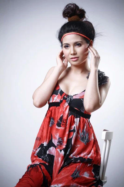 Quỳnh Hoa dáng đẹp như người mẫu ảnh 4