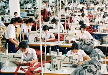 Công nhân hết hơi vì… tăng ca ảnh 1