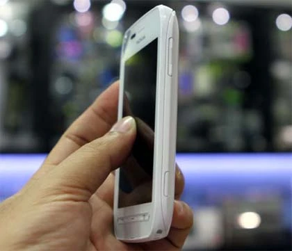 Mở hộp điện thoại Nokia 603 màn hình sáng nhất ở VN ảnh 9