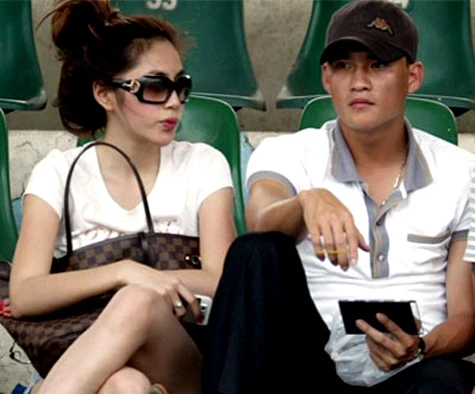 Hiện tại, dù cách xa nhau họ vẫn dành thời gian trò chuyện mỗi tối.