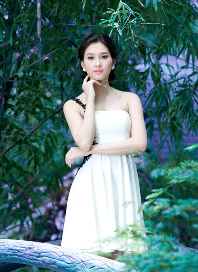 Hoa hậu Thu Thảo dịu dàng giữa thiên nhiên ảnh 1