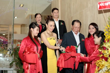 Mỹ Tâm làm bà chủ ảnh 1