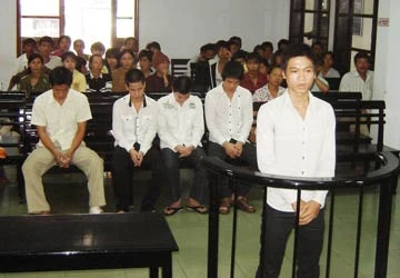 Chém người côn đồ nên bị phạt nặng ảnh 1