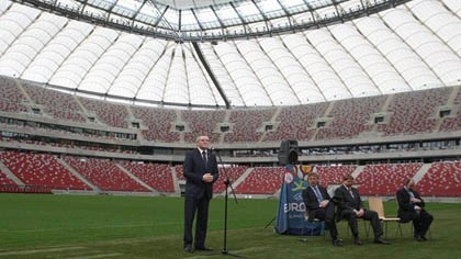 Mẫu vé EURO 2012 được thiết kế bởi một... bé gái ảnh 5