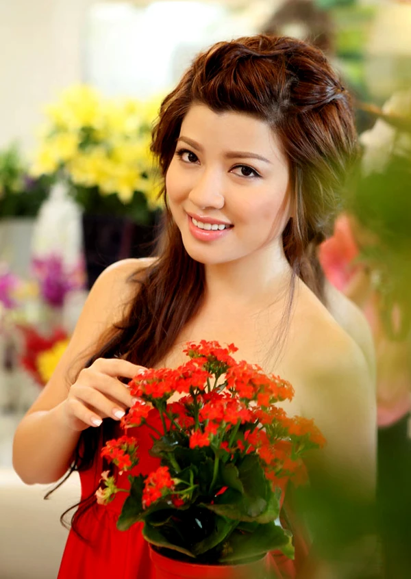 Tăng Bảo Quyên khoe sắc giữa muôn hoa ảnh 5