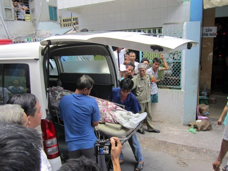 Kẹt trong thang máy chuyển đồ, một thanh niên chết thảm ảnh 2