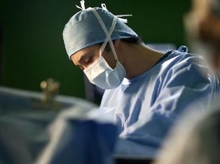 Một nền y khoa đổ vỡ ảnh 1