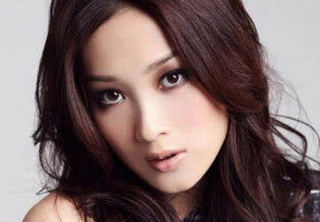 Ca sĩ Hong Kong 26 tuổi chết vì tai nạn giao thông ảnh 1