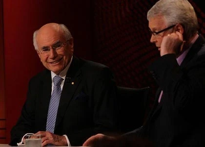 Cựu thủ tướng Australia bị ném giày ảnh 1