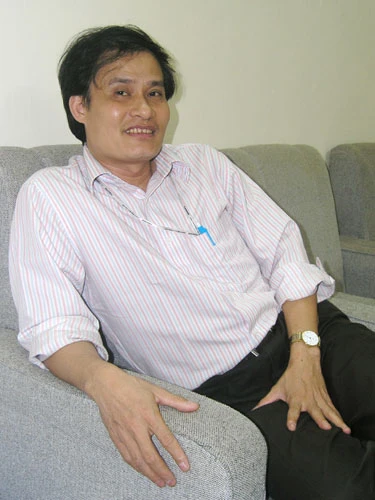 Chủ nhiệm Lê Hồng Sơn.