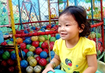 “Bé la khóc mà bà Phụng vẫn giật tóc, tạt nước” ảnh 1