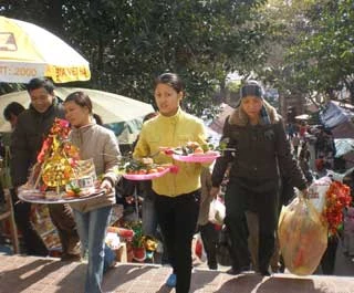 Đi lễ ở đền Bà Chúa Kho không còn bị co kéo, ép giá.