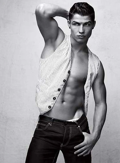 Cristiano Ronaldo quảng cáo đồ lót ảnh 3