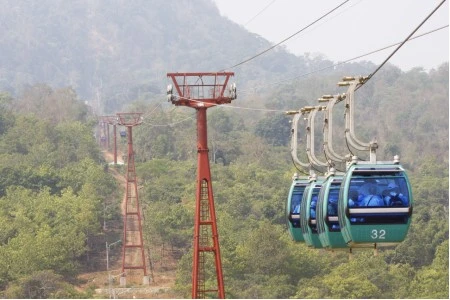 Ngắm hồ Thác Mơ từ cáp treo núi Bà Rá ảnh 2 Ngắm hồ Thác Mơ từ cáp treo núi Bà Rá ảnh 2