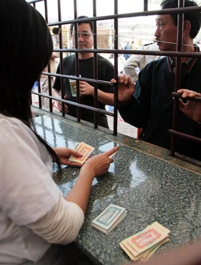 Phóng sự ảnh: Hoài niệm "bia hơi" Hà Nội ảnh 4