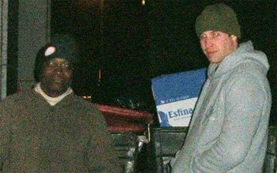 Hoàng tử Anh ngủ ngoài đường ảnh 1