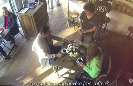 Australia: Quán cà phê dùng nụ hôn để thanh toán ảnh 1