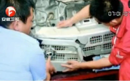 Tài xế đâm phải bố đẻ rồi bỏ chạy ảnh 1 Tài xế đâm phải bố đẻ rồi bỏ chạy ảnh 1