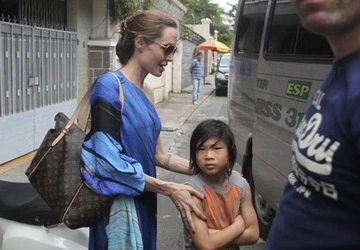 Hình ảnh đầu tiên về Angelina Jolie tại Việt Nam ảnh 3