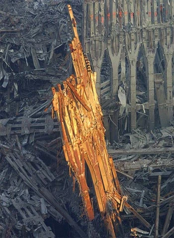 Trưng bày các mảnh vỡ trong vụ sập tòa tháp đôi tại Mỹ ảnh 14