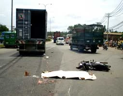 Hiện trường container cán chết bà Nguyễn Thị Kim Trang