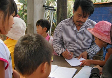 Người gieo chữ trên cát ảnh 1 Người gieo chữ trên cát ảnh 1