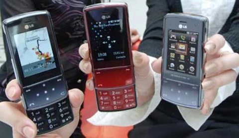 LG KF510 với mặt kính siêu bền. Ảnh: Cnet.