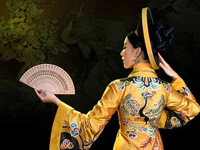 Thiên Lý học kỹ năng múa hát, cưỡi ngựa, võ thuật... để vào vai Trần Thị Dung. Ảnh: C.T.V