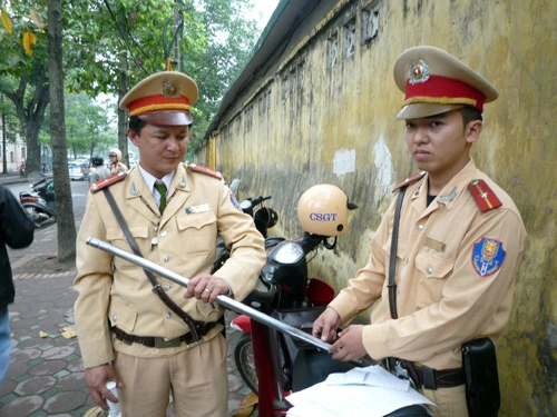 Vác tuýp sắt đuổi đánh CSGT ảnh 3