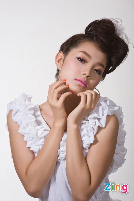 Minh Hằng khoe lưng trần gợi cảm ảnh 10