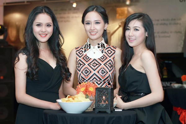 Mai Phương Thúy tíu tít bên bạn trai ảnh 5