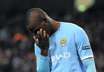 Liếc mắt đưa tình với gái lạ, Balotelli bị ăn tát ảnh 1 Liếc mắt đưa tình với gái lạ, Balotelli bị ăn tát ảnh 1